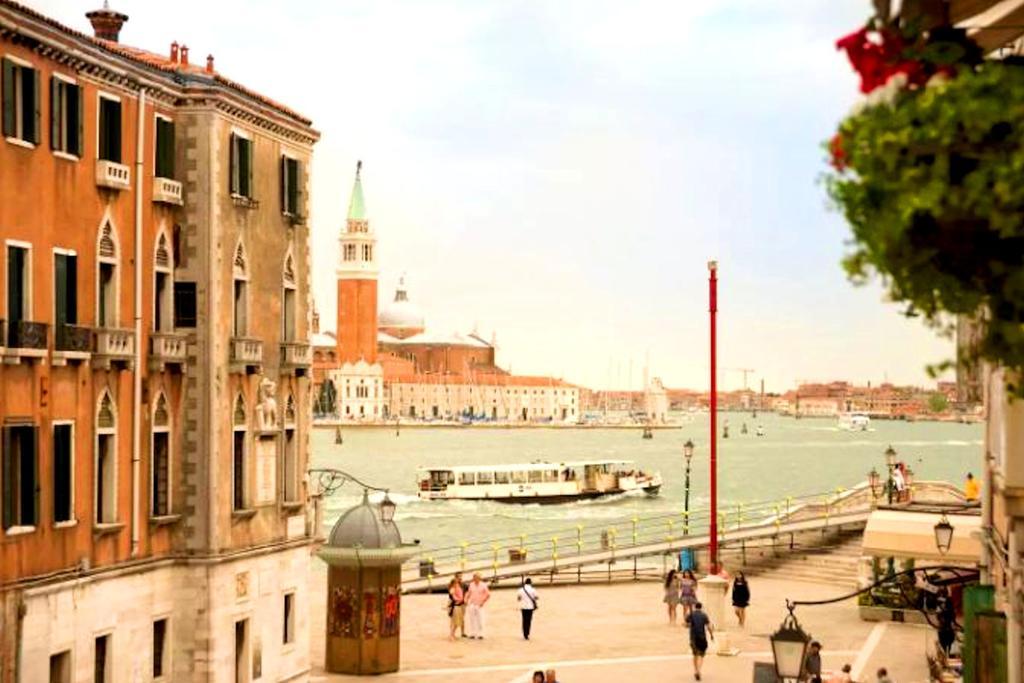 Biennale Apt Balcony Lägenhet Venedig Exteriör bild